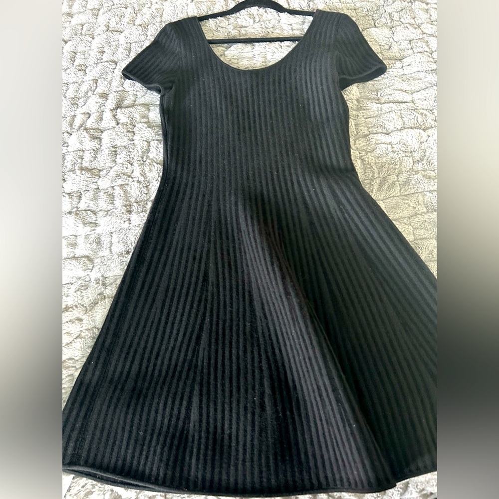 Theory - Beautiful black ribbed A-line scoop neck dress - Size L